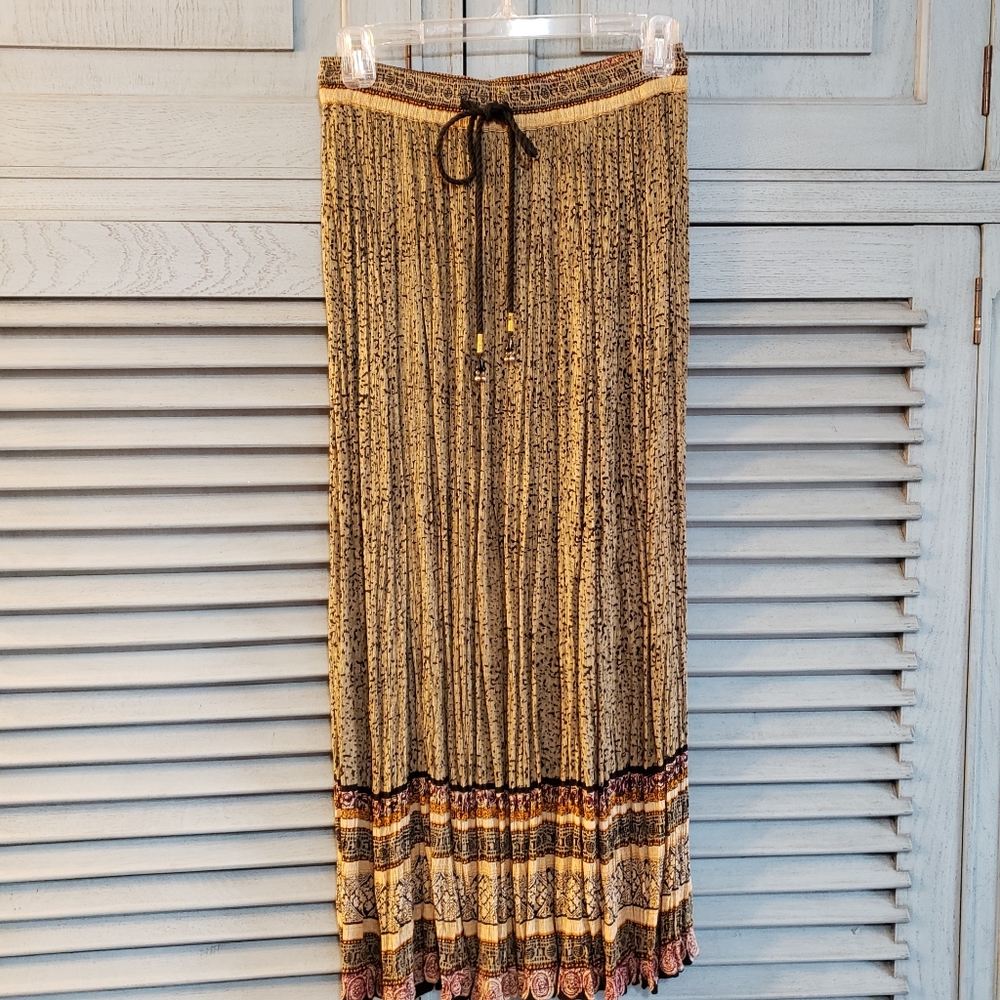 🤎Sag Harbor Women's Crinkle Skirt, size S, khaki and rust and black🤎